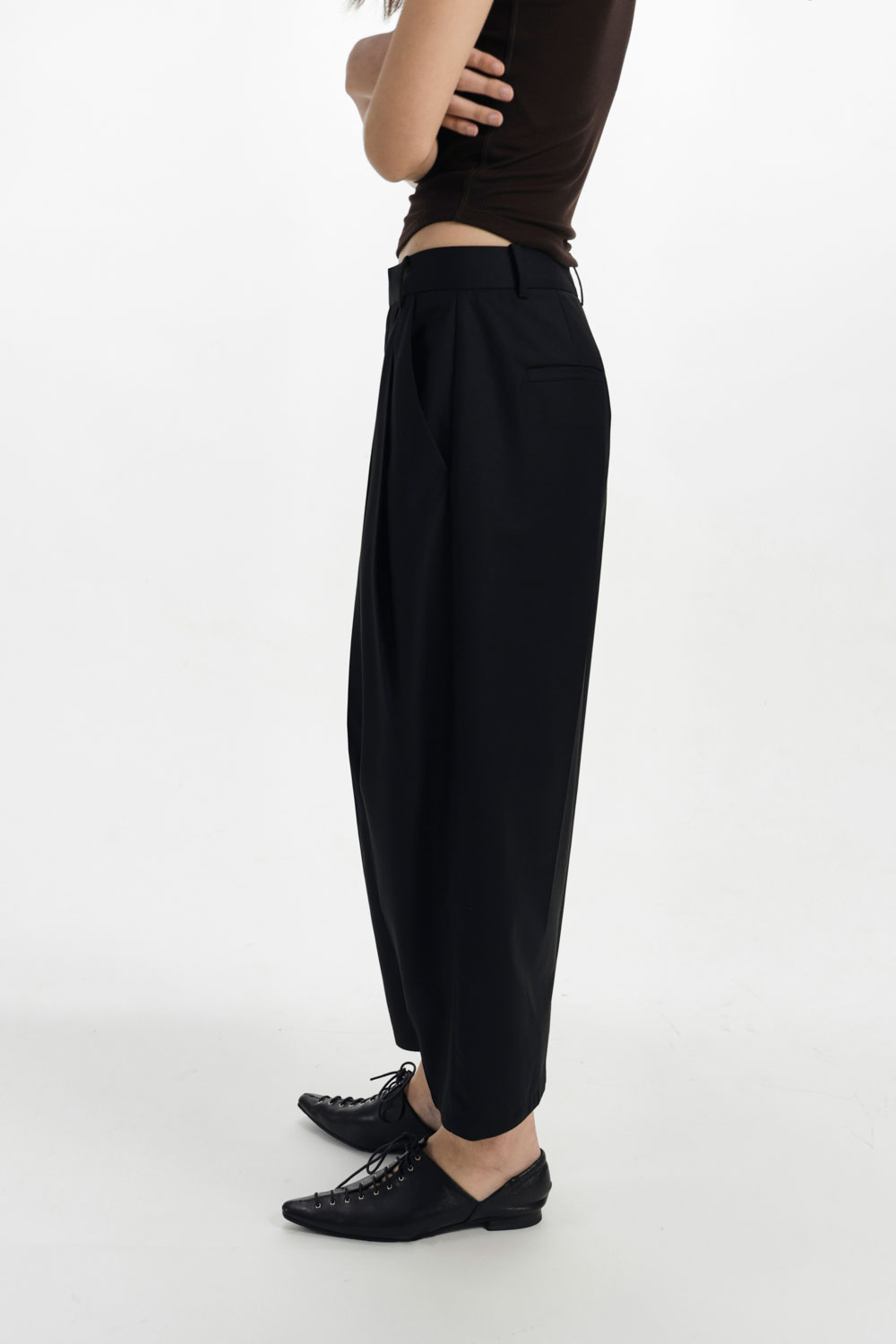 期間限定値下げStudioDoe CocoonCroppedTrousers Tuck Cocoon Cropped Pants | Studio Doe
