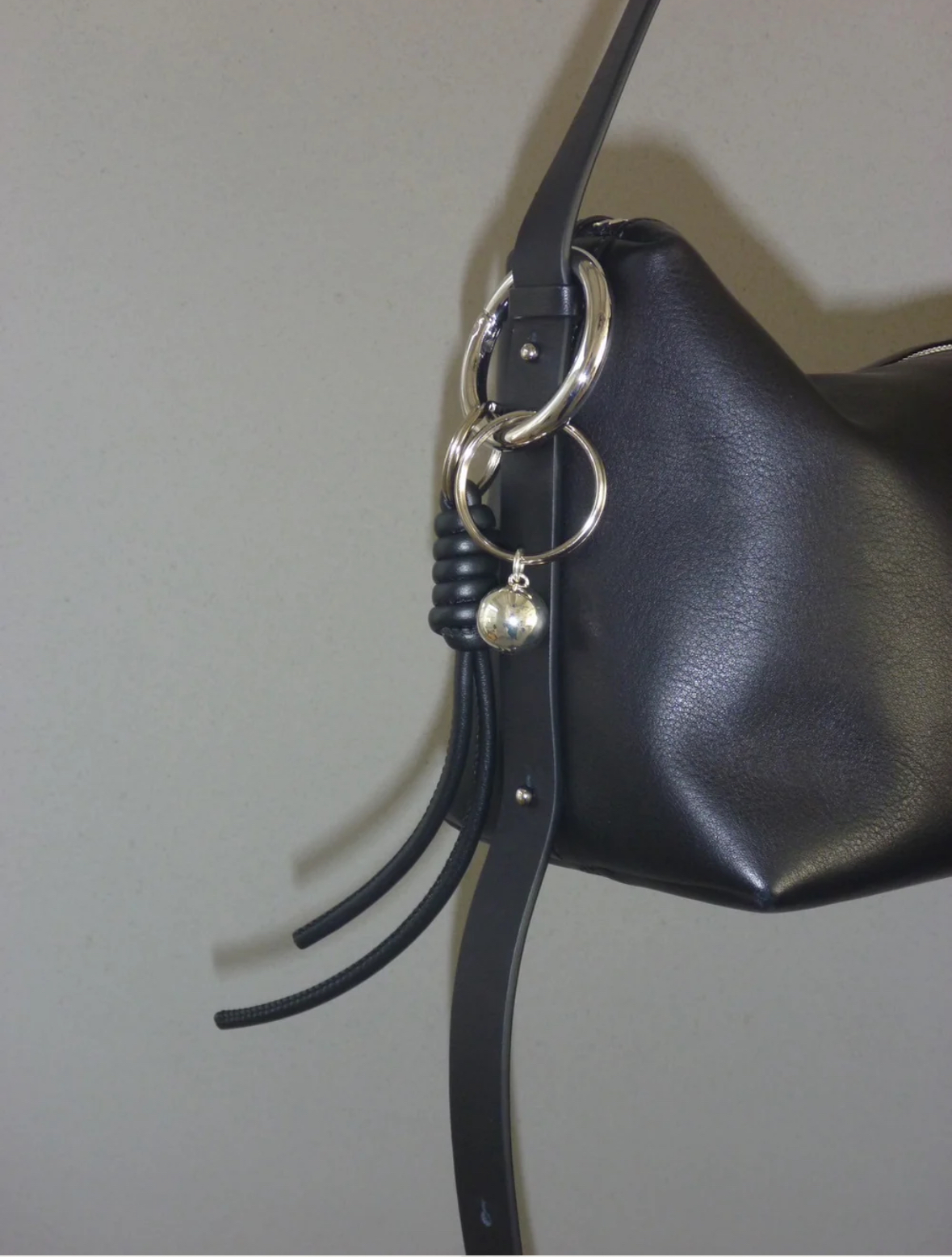 LORO ロロ sphere key charm 01 ブラック sphere key charm 01｜LORO(ロロ)公式通販