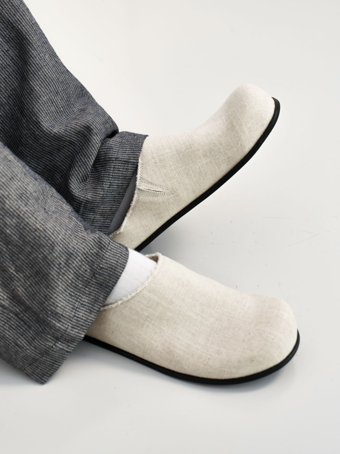 Round Head Linen Muller Shoes (Men) | Studio Doe