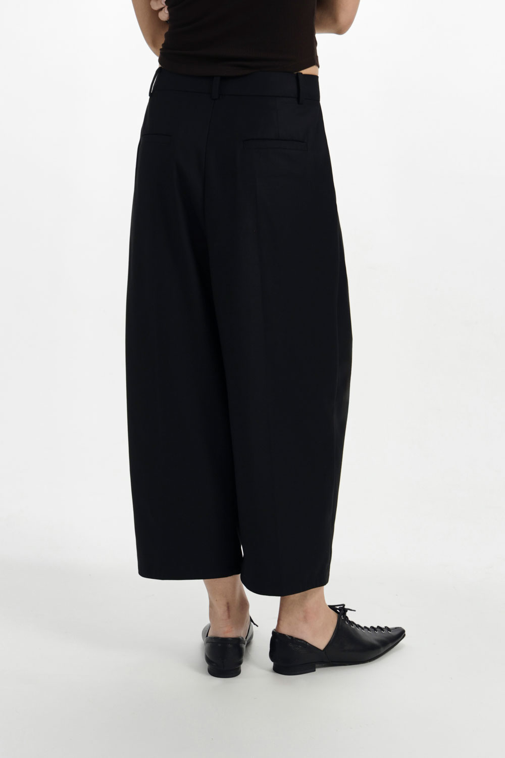 Tuck Cocoon Cropped Pants | Studio Doe