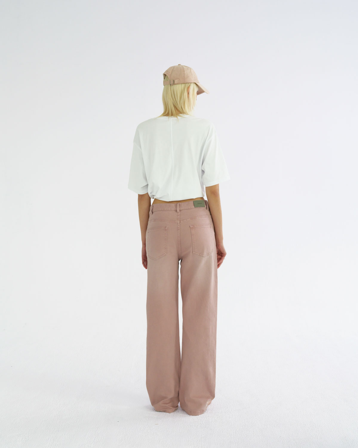 Low-rise Washed Jeans | Studio Doe