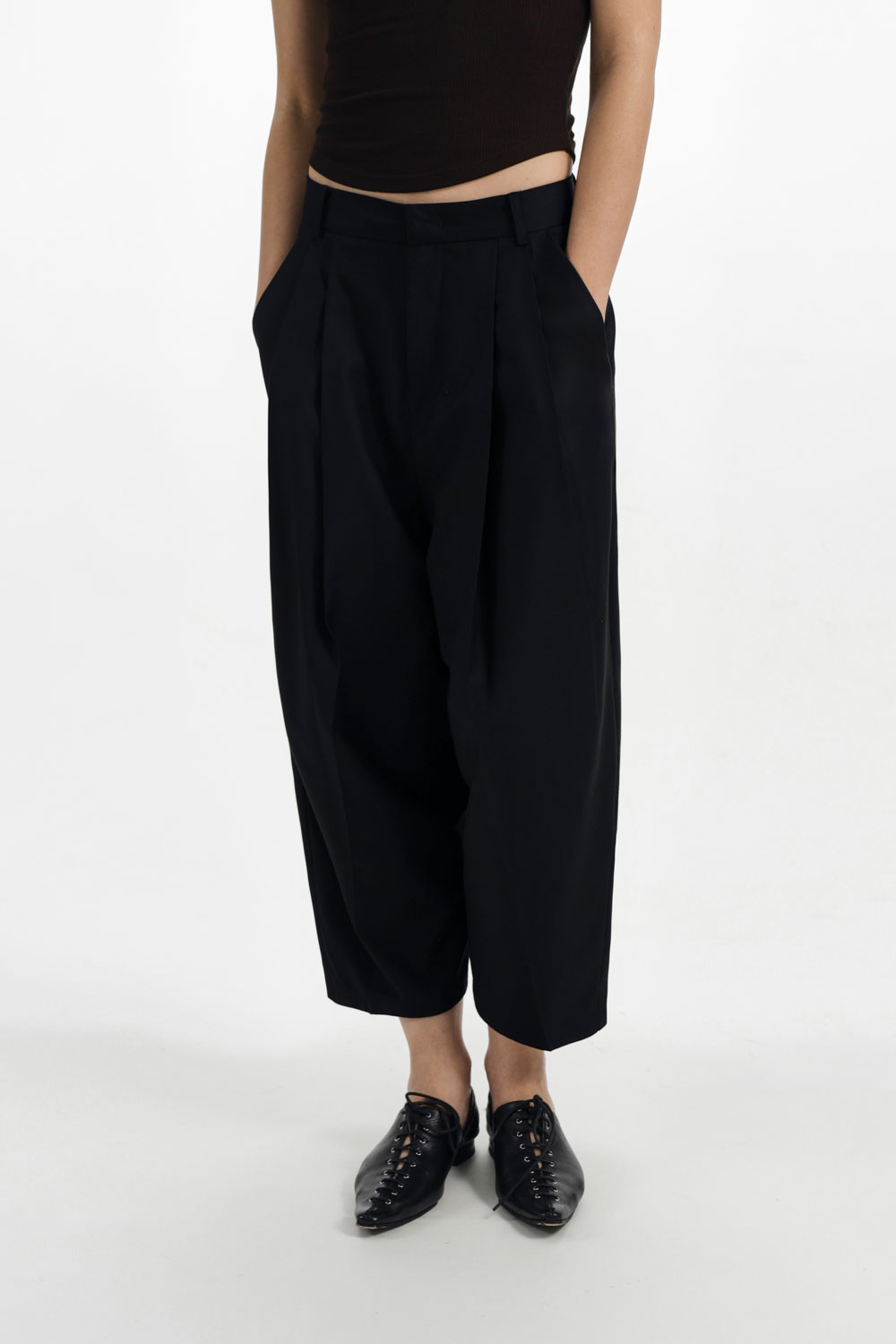 期間限定値下げStudioDoe CocoonCroppedTrousers Tuck Cocoon Cropped Pants | Studio Doe